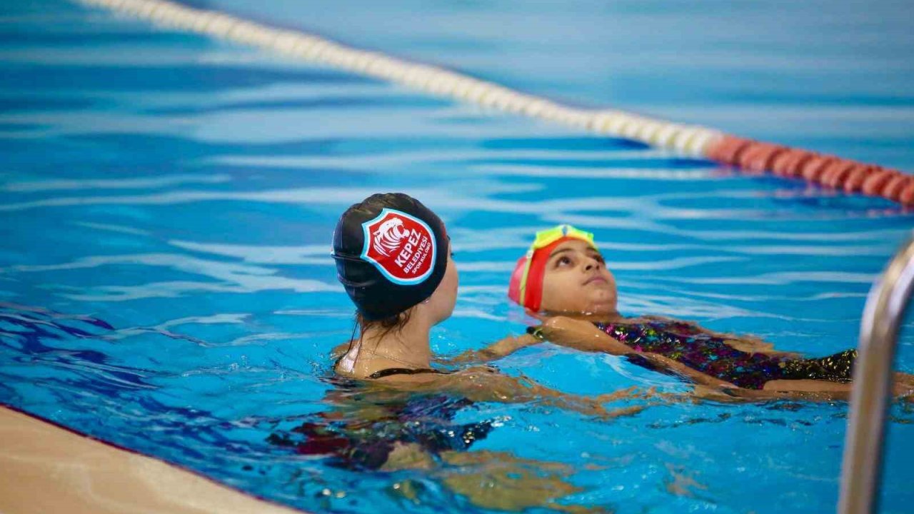 Kepez’de yüzme keyfi kışın da devam ediyor