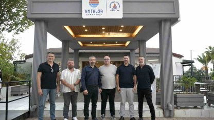 KKTC heyeti plajlarla ilgili uygulamaları görmek için Muratpaşa’da