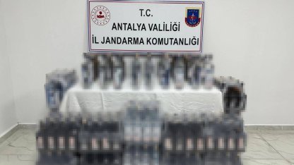 Manavgat’ta durdurulan araçtan 400 litre kaçak ve sahte içki ele geçirildi