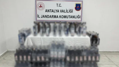 Manavgat’ta durdurulan araçtan 400 litre kaçak ve sahte içki ele geçirildi