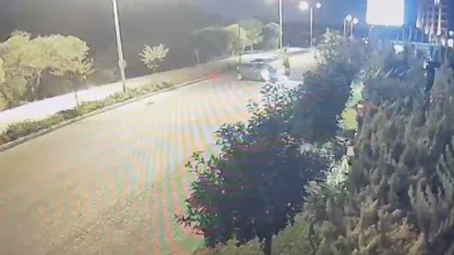 Manavgat’ta motosiklet ’U’ dönüşü yapan otomobile çarptı: 1 yaralı
