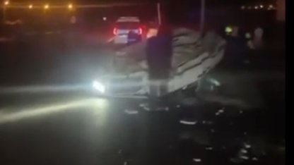Mermer bloklara çarpan otomobilin sürücüsü yaralandı