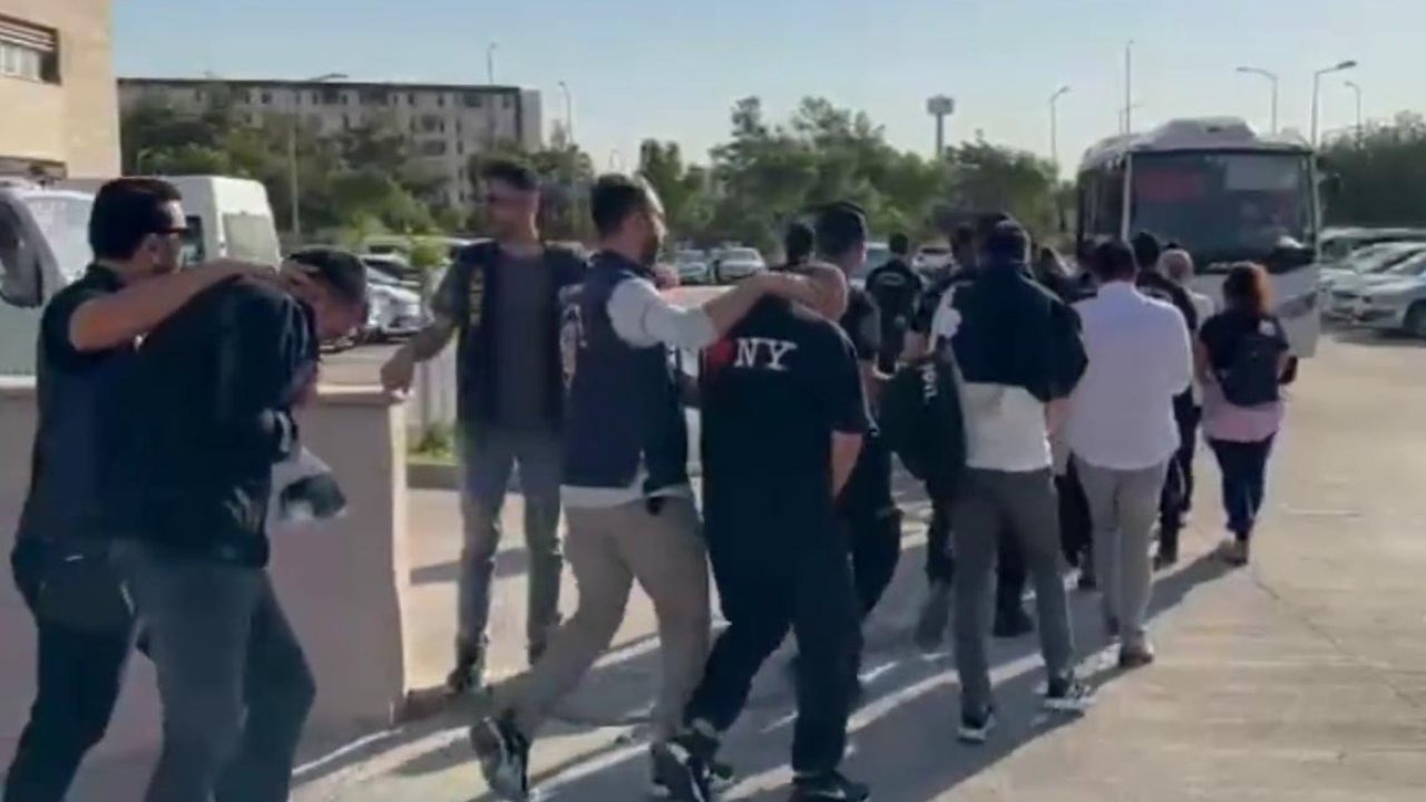 Sosyal medya üzerinden dolandıran 40 şüpheli yakalandı