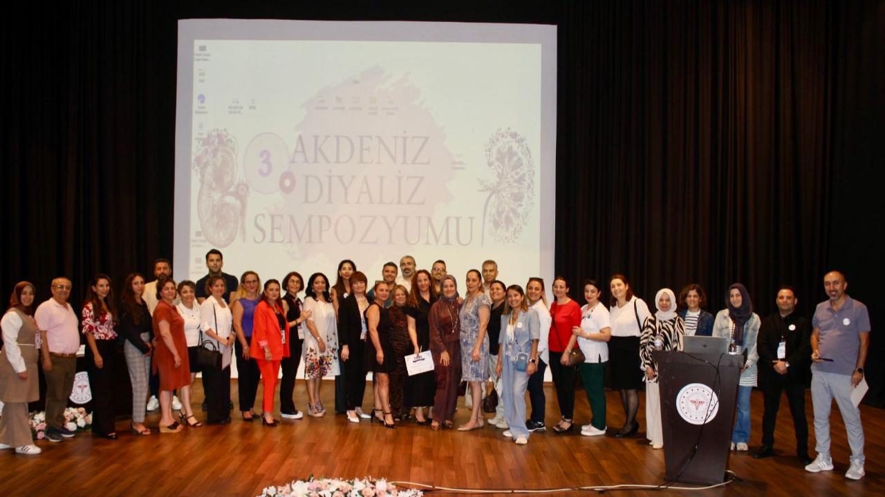 TÜBİTAK onaylı ve Türk Nefroloji Hemşireleri Derneği ile hastanemiz işbirliğiyle düzenlenen 3. Akdeniz Diyaliz Sempozyumu, diyaliz alanındaki son gelişmeleri ele aldı.