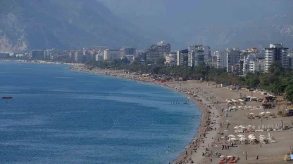 Türkiye kışı yaşarken Antalya’da yazdan kalma günler