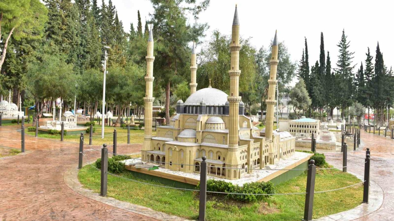 Türkiye’nin 81 ilindeki mimari eserler minyatürleriyle sergileniyor