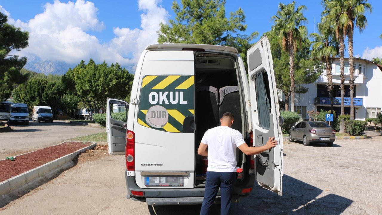UKOME ekipleri servis araçlarını inceliyor