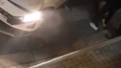 Yolcu otobüsüyle çarpışan otomobilin sürücüsüne ilk müdahale vatandaşlardan