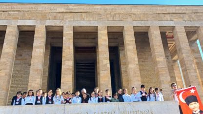 İlkokul öğrencileri, Anıtkabir'de Ata'yı andı