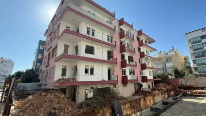 4 katlı metruk binada yangın çıktı; 1 erkek cesedi bulundu