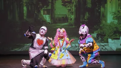 'Dino Ormanı' ile miniklerin neşeli sesleri sahneyi doldurdu