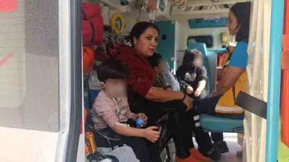 Alevler içindeki dairede mahsur kalan 3 küçük çocuğu inşaat işçileri ve mahalle sakinleri kurtardı