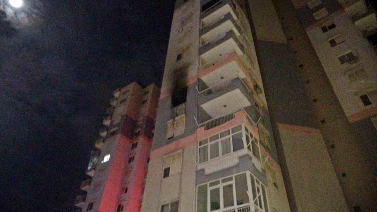 Antalya’da 15 katlı binadaki daire alev alev yandı: 1 yaralı