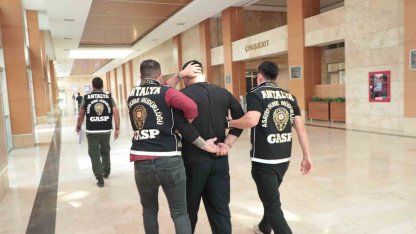 Antalya’da 18 yıl 7 ay 17 gün kesinleşmiş hapis cezası ile aranan şahıs yakalandı