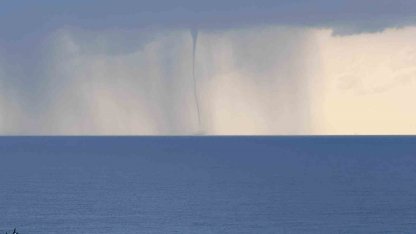 Antalya’da ardı ardına çıkan hortumlar kamerada