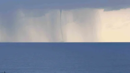 Antalya’da ardı ardına çıkan hortumlar kamerada