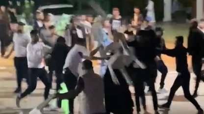 Antalya’da düğünde çıkan kavgada sandalyeler havada uçuştu, ortalık savaş alanına döndü