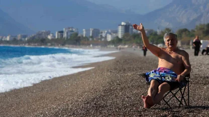 Antalya’da dün yağmur ve fırtına, bugün deniz keyfi