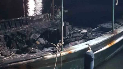 Antalya’da düşen yıldırım 3 tekneyi küle çevirdi