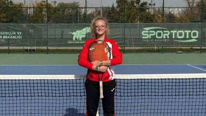 Antalyalı 16 yaşındaki tenisçi Zeynepsu, Tokyo Olimpiyatları için milli formayı giydi