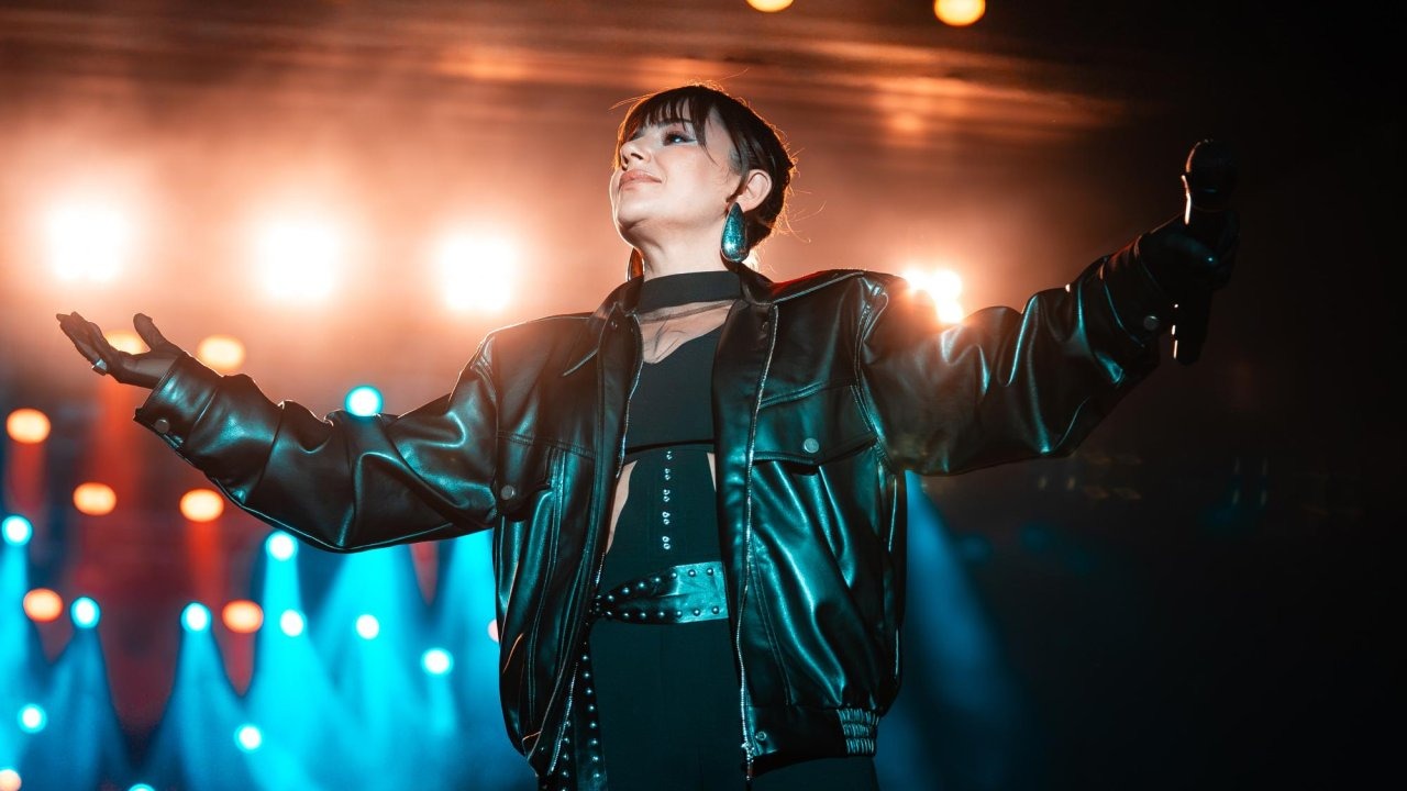 Antalyalılar Merve Özbey ile eğlendi