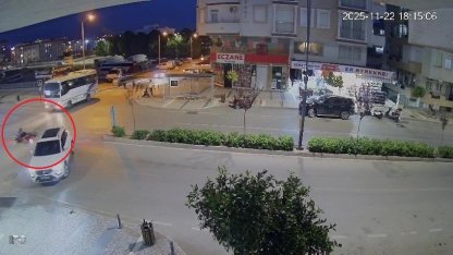 Aracıyla ‘U’ dönüşü yapan sürücünün kararsızlığı motosiklet sürücüsünü hastanelik etti