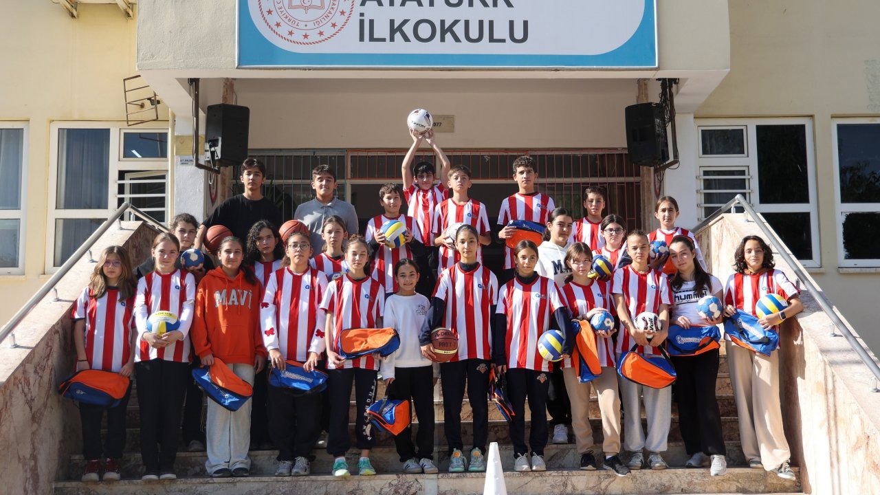 Büyükşehir&#039;den geleceğin sporcularına malzeme desteği