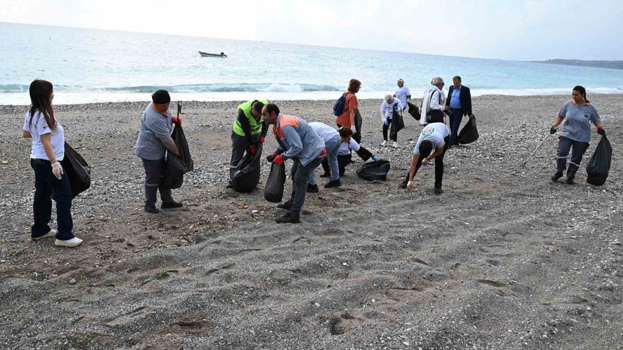 Çamyuva Sahili’nde temizlik