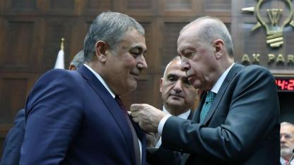 CHP’den istifa eden Aksu Belediye Başkanı Yıldırım AK Parti’ye katıldı