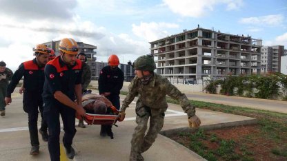 Dağın zirvesinde fenalaşınca ekiplerin kurtarmak için seferber olduğu adam hayatını kaybetti