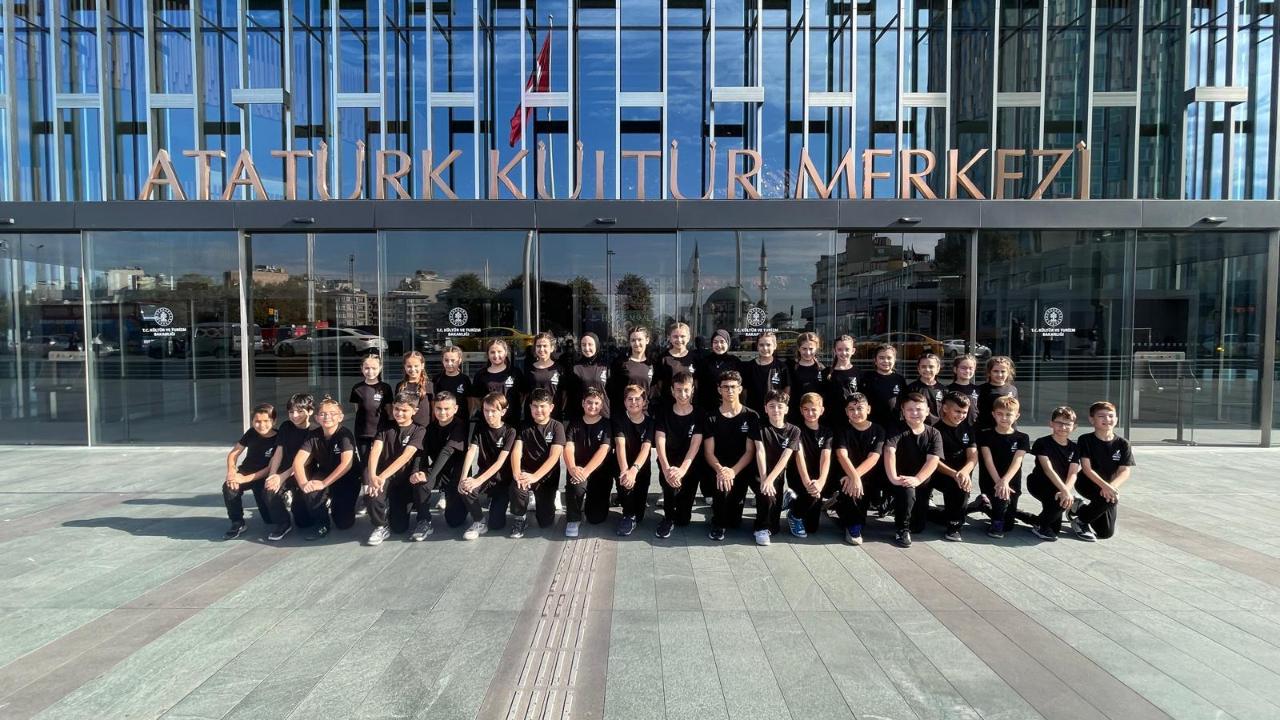 Dört Yılın Türkiye Şampiyonu Yörem, AKM sahnesine renk kattı!