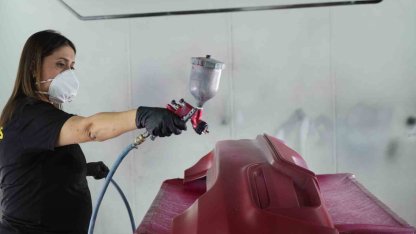 Eşinin yanında çırak olarak başladı, müşterilerin vazgeçilmez ’Nurgül ustası’ oldu