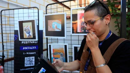 İranlı ressam 150’ye yakın eserinin kaybolduğu iddiasıyla polise başvurdu