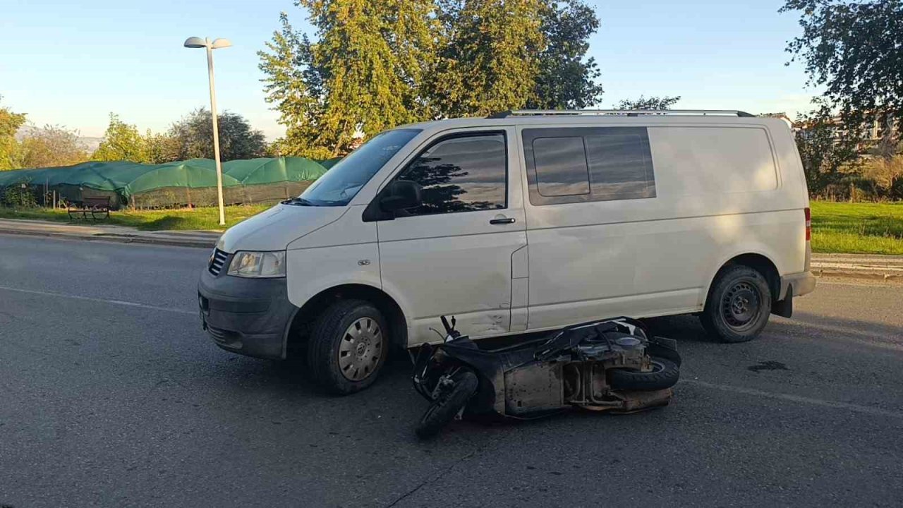 Kamyonet sürücüsünün dikkatsizliği kazayı beraberinde getirdi: 1 yaralı