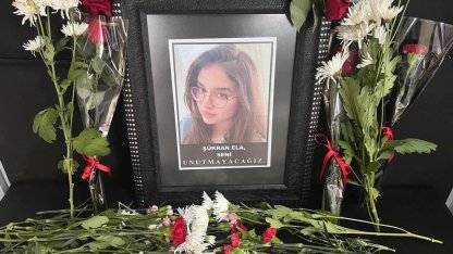 Kazada hayatını kaybeden Şükran’ın sınıfındaki sırasına arkadaşları çiçekler bıraktı