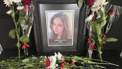 Kazada hayatını kaybeden Şükran’ın sınıfındaki sırasına arkadaşları çiçekler bıraktı