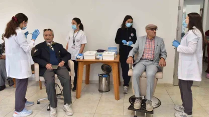 Kepez Belediyesi’nden huzurevi sakinlerine ağız ve diş sağlığı taraması