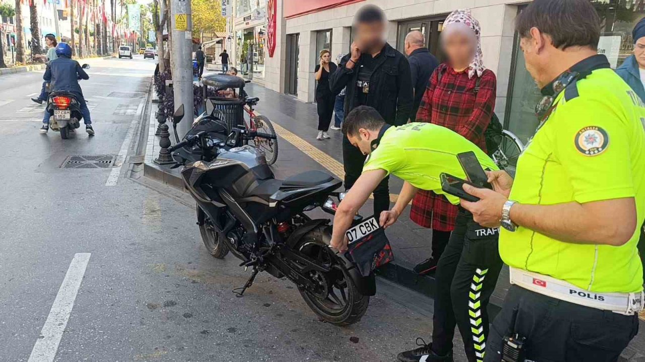 Motosikletin plakasını ’bandana’ ile kapattı: 43 bin 149 TL ceza yedi