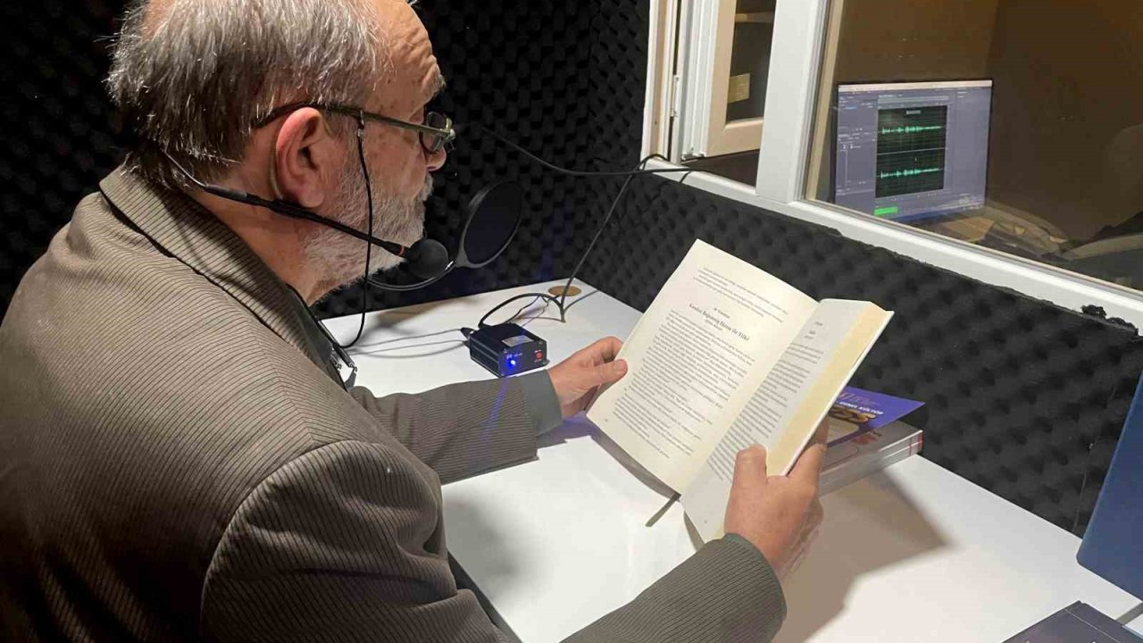 Muratpaşa’da yazar ve şairler gönüllü okuyucu oldu