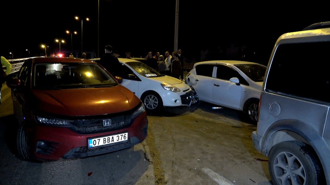 Refüje çarpan araç zincirleme kazaya sebep oldu: 1 yaralı