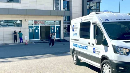 Sokak ortasında defalarca bıçaklanarak öldürülen yaşlı adamın cenazesi alındı