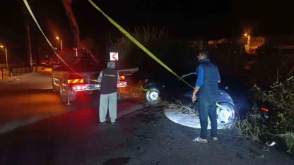 Sulama kanalına uçan araçtan ekipler kurtardı, alkolmetreyi üflemeyince ehliyetine el konuldu