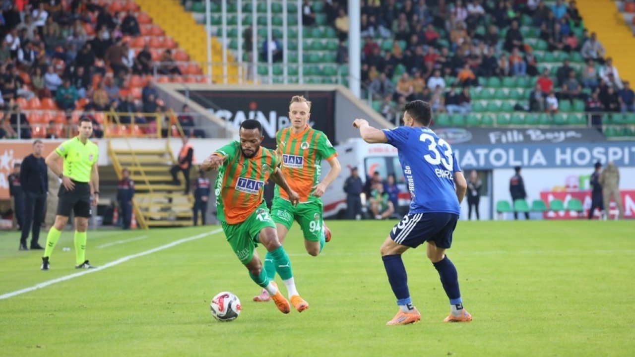 Trendyol Süper Lig: Alanyaspor: 1 - Kasımpaşa: 0 (İlk yarı)