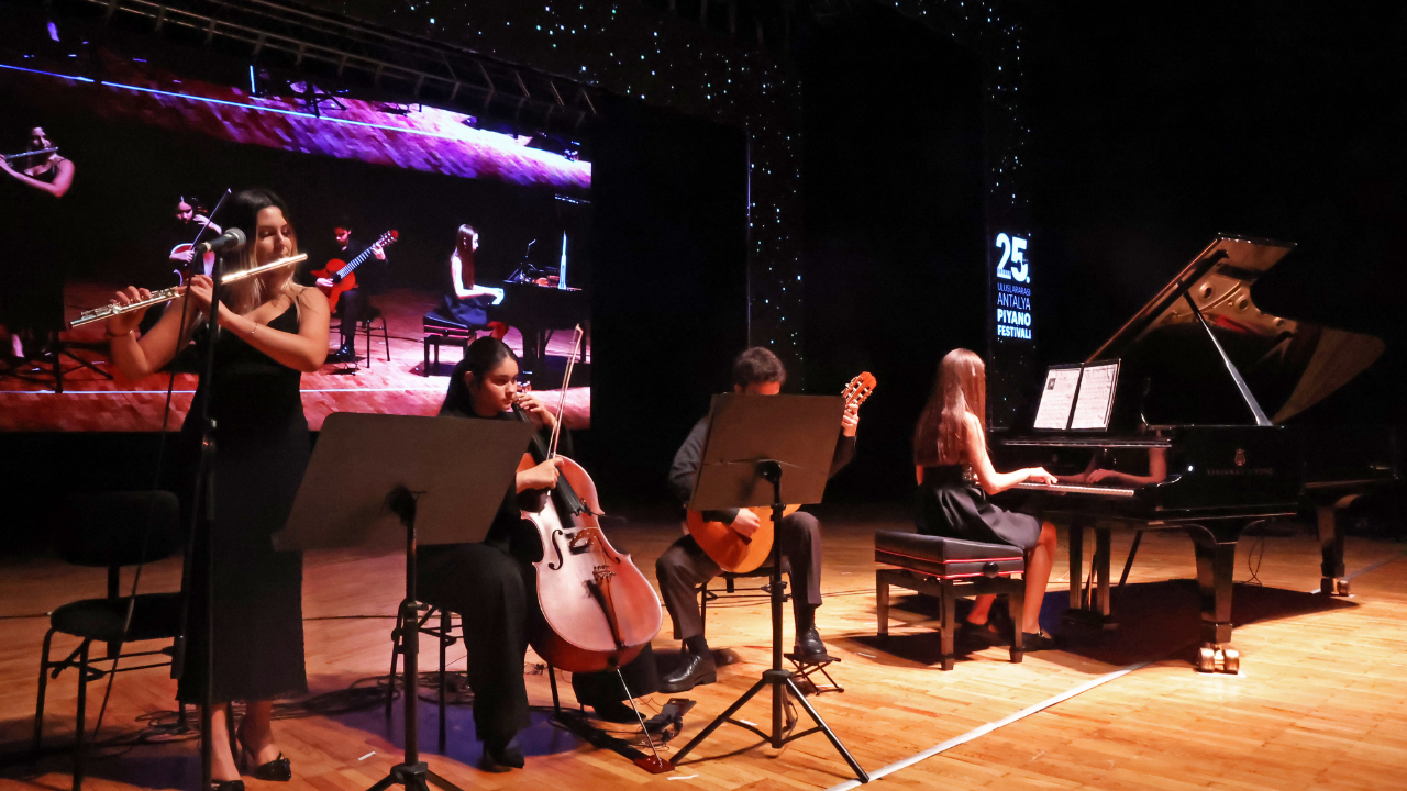 25. Uluslararası Antalya Piyano Festivali'nde genç yetenekler sahne aldı