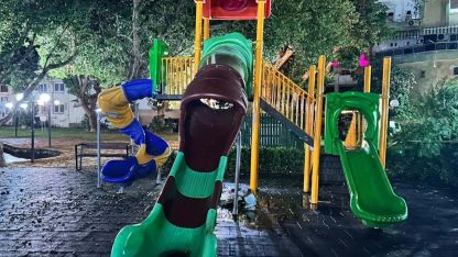 Parktaki kaydırak yandı