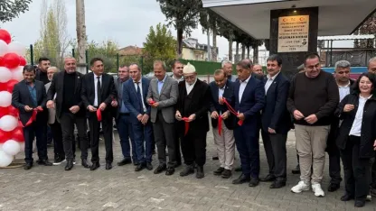 Muhtar, okuduğu okulun yıkılan çeşmesini yeniledi