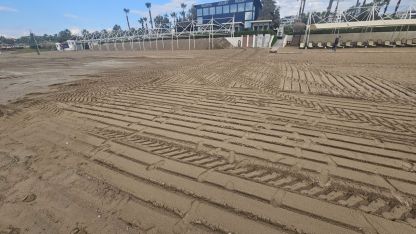 Caretta yuvası kumullar, iş makinesiyle ezildi