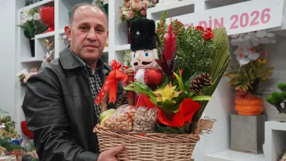 Yeni yıl sepetleri 3 bin liradan, canlı çamlar 1200 liradan alıcı buluyor