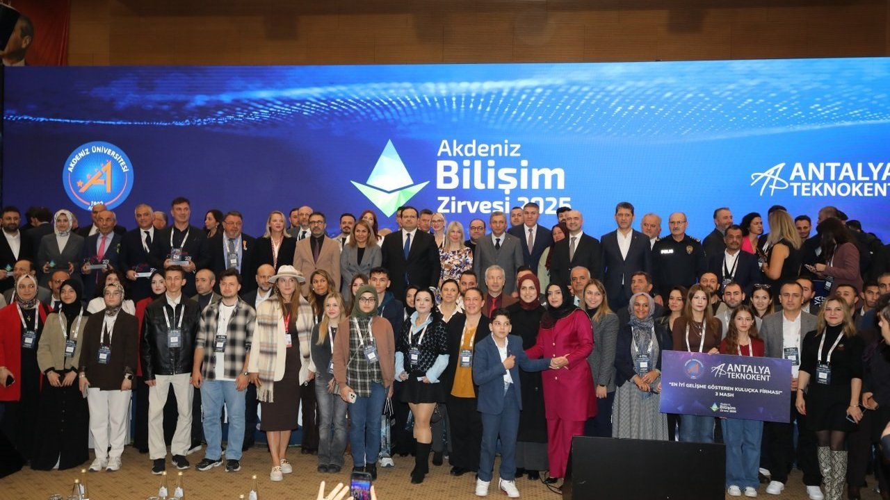 9. Akdeniz Bilişim Zirvesi başladı, geleceğin teknolojisi Antalya’da masaya yatırılıyor