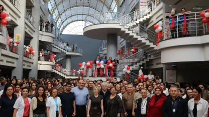 Akdeniz Üniversitesi Hastanesi’nde yeni yıl coşkusu
